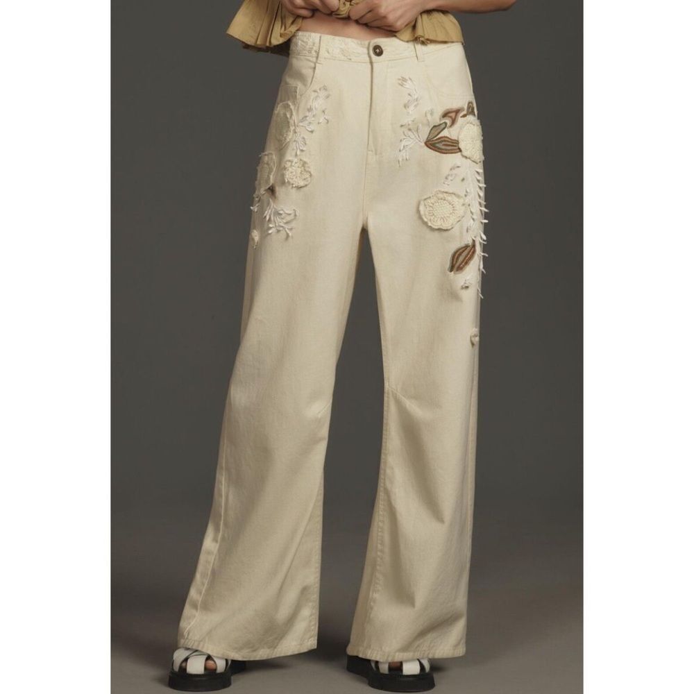 Anthropologie Pilcro Embroidered Cropped Bow Pants Size 34 missing button